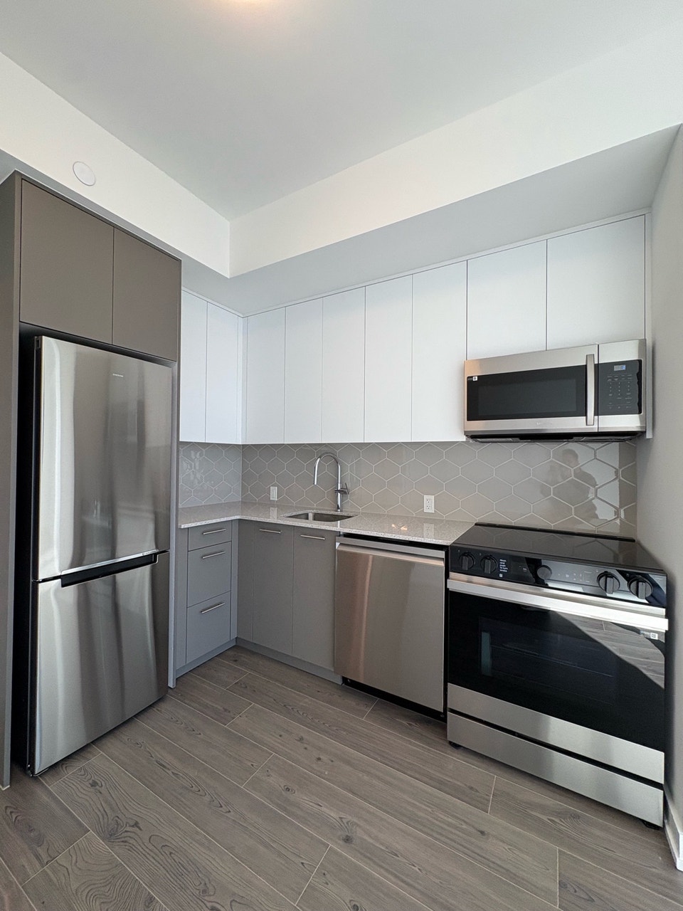 TEK Tower - Condo For Rent: 2 beds 2 baths, 1 parking, 1 locker 2