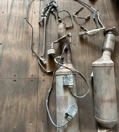 Selling the DEF/CAT system removed from my 2017 Ram 1500 Ecodiesel at 70,000km. This is a used part...