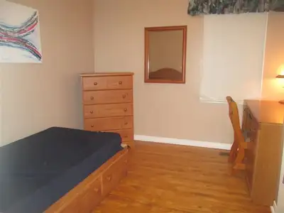 Chambre à louer pour étudiant/es ou stagiaires ou jeune professionnel/les La chambre est situé dans...