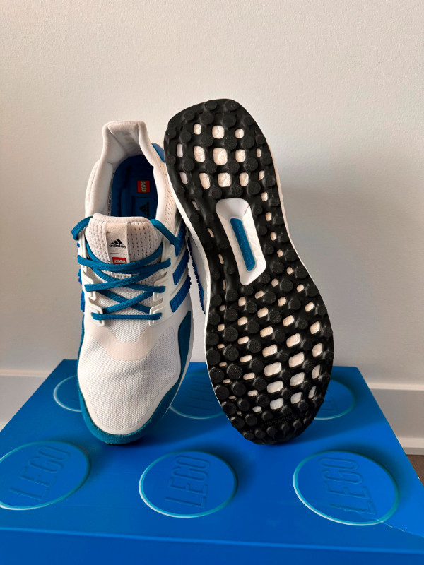 Ultraboost dna x lego size us10 dans Chaussures pour hommes  à Laval/Rive Nord - Image 3