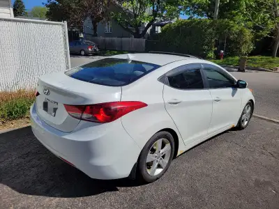 Hyundai Elantra 2013 Manuelle Bien entretenue, prête à prendre la route. Entretien a été fait avec s...