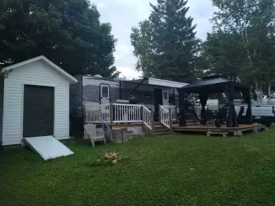Bonjour roulotte à vendre Jayco 28bhbe 2021 peut coucher 8 personnes. Garantie jusqu'en 2026. Elle e...
