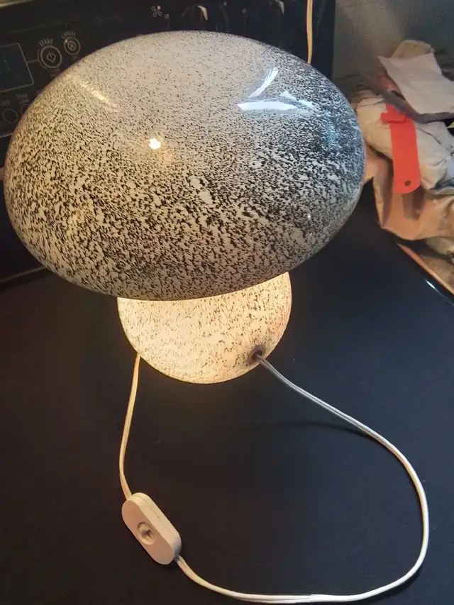 Vintage Murano Art Glass Mushroom Lamp 10.5 "D & 11.25 "H in Indoor Lighting & Fans in City of Toronto - Image 6