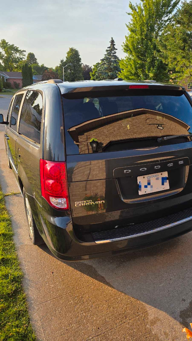 2011 Dodge Grand Caravan Crew Plus in Cars & Trucks in London - Image 2