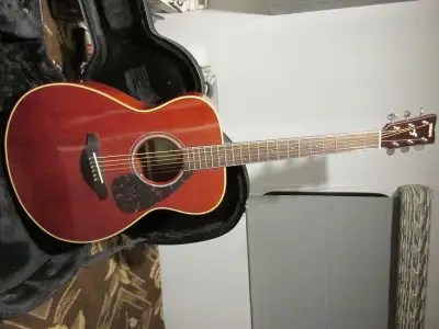 Yamaha FS850 acoustic guitar. Small body acoustic with no electronics. Will sell with or without cas...