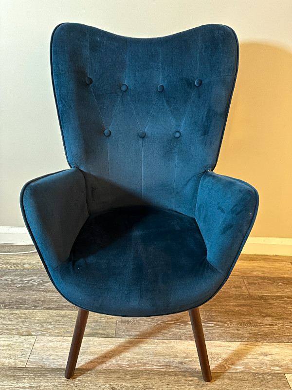 Tufted Velvet Balloon Chair in Chairs & Recliners in City of Toronto - Image 3