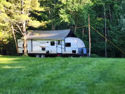 2014 Shasta Flyte Camper Trailer. 30 feet. 1 queen bed in front, 1 double bed pullout sofa (beside d...