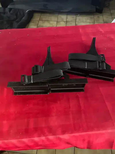 3D-printed rack mounts: 1 x Focusrite 2i2 3rd gen rack mount kit with straps 1 x Focusrite 4i4 4th g...
