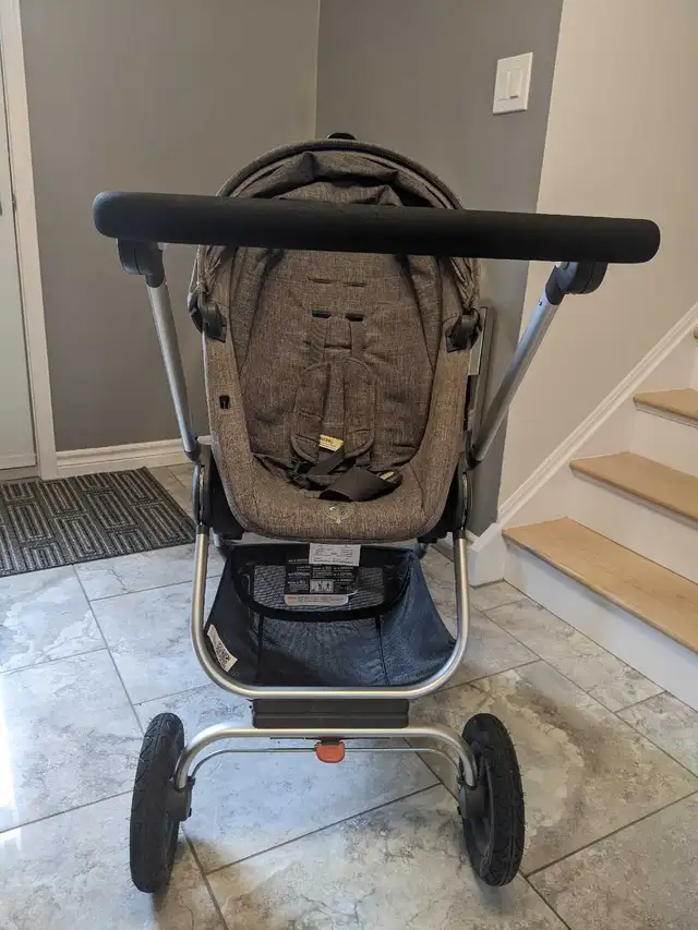 Stokke Scoot (European) stroller in Strollers, Carriers & Car Seats in Oakville / Halton Region - Image 5