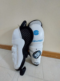 Sherwood Hockey Shin Pads Youth 8"