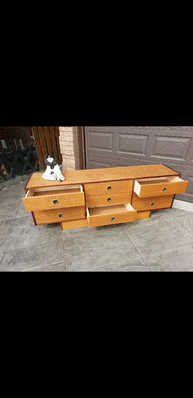 TEAK Mid-Century Modern 9 Drawer Dresser in Dressers & Wardrobes in City of Toronto - Image 3