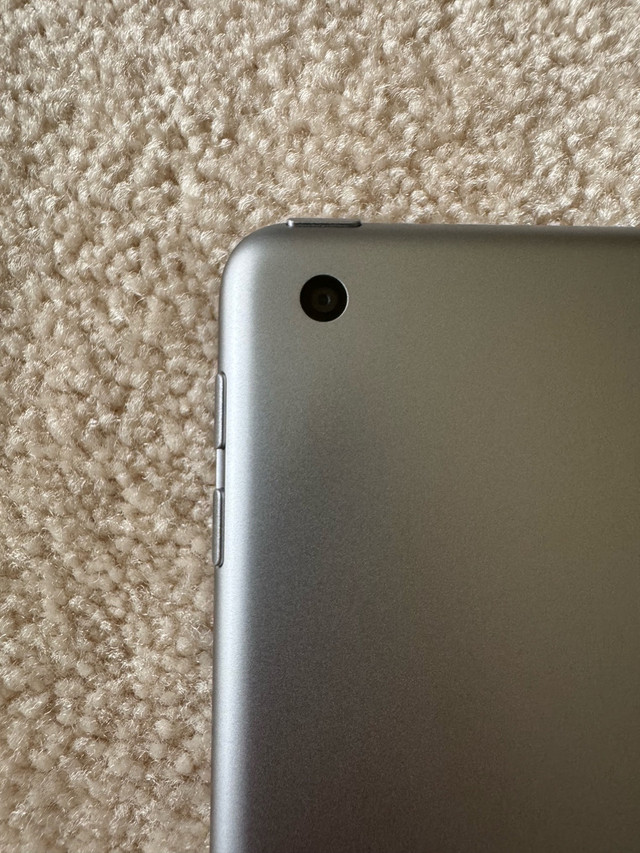 128gb iPad 9.7” in iPads & Tablets in Thunder Bay - Image 4