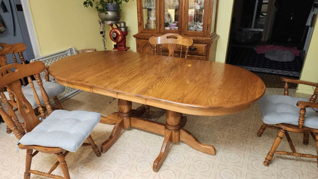 Oak dining room table and hutch in Dining Tables & Sets in Strathcona County