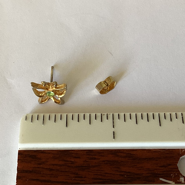 Single Gold Toned Butterfly Pierced Earring in Jewellery & Watches in Winnipeg - Image 2