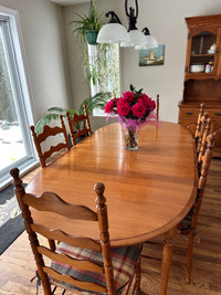 Table Roxton avec 9 chaises, avec buffet