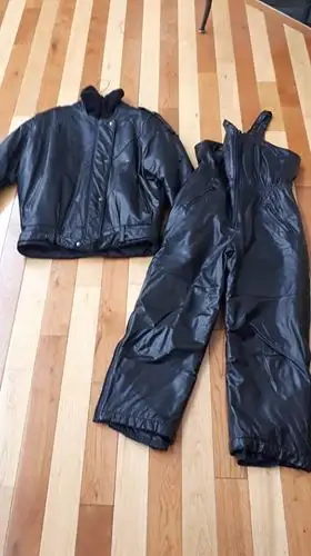 Habit Motoneige / VTT Femme , Tout cuir, Marque Angora, grandeur médium, très chaude, impeccable. Po...
