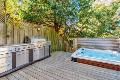 Entire House with Hot Tub (Furnished)