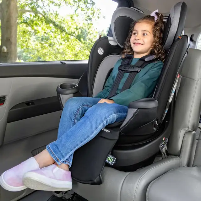 Car Seat Evenflo Revolve360 Extend All-in-One 360° Rotation Exte in Strollers, Carriers & Car Seats in Kitchener / Waterloo - Image 6