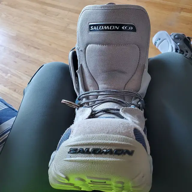 Saloman SILK snowboard boots. Womens size 6.  23.5 cm 35 dollars in Snowboard in Downtown-West End - Image 4