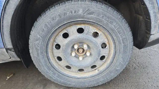 Pneus hiver sur RIM GOODYEAR 17" FORD ESCAPE in Tires & Rims in Laval / North Shore - Image 6