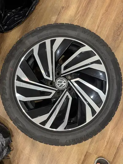 Selling a set of 4 OEM 17-inch alloy wheels from a 2020 Volkswagen Jetta Execline. What’s included:...