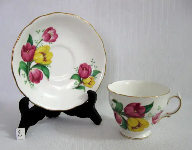 ENSEMBLE DE TASSES/SOUCOUPES PORCELAINE ANGLAISE VOTRE CHOIX. in Arts & Collectibles in West Island - Image 3