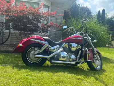 ** Honda VTX 1300 A real head-turner…Meticulously cared for and well maintained. Classic cruiser exp...