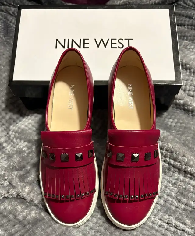 NIB Women's Leather Nine West Studded Slide-On Magenta Shoes 7.5 in Women's - Shoes in Calgary - Image 2