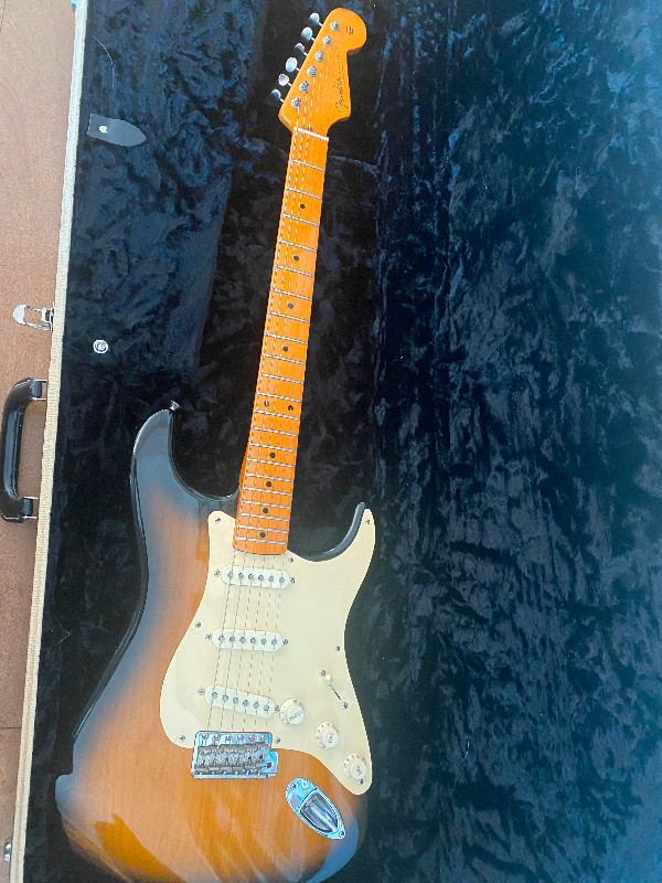 Guitare Fender Éric Johnson Strat Sunburst avec case dans Guitares  à Saint-Jean-sur-Richelieu