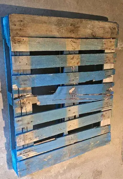 I have 2-3 wooden pallets. Giving them away for free. pickup only in aylmer area. Different dimensio...