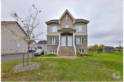 Très beau condo 4 1/2 à louer! Inclus Réfrigérateur, Four, Lave-Vaisselle, Laveuse, Sécheuse. 2 Stat...