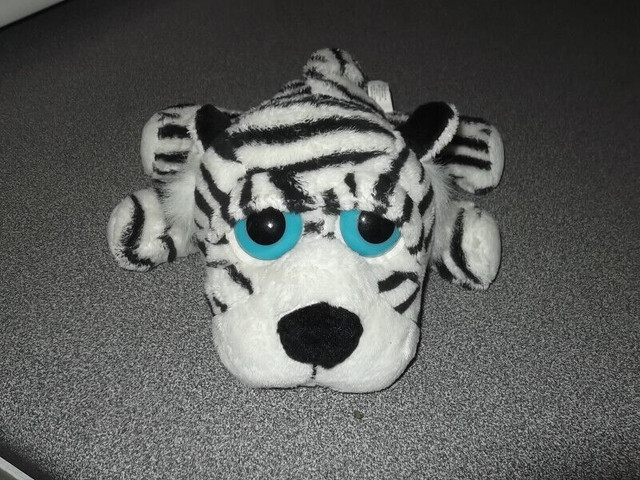 tigre aux yeux bleus dans Jouets et jeux  à Longueuil/Rive Sud