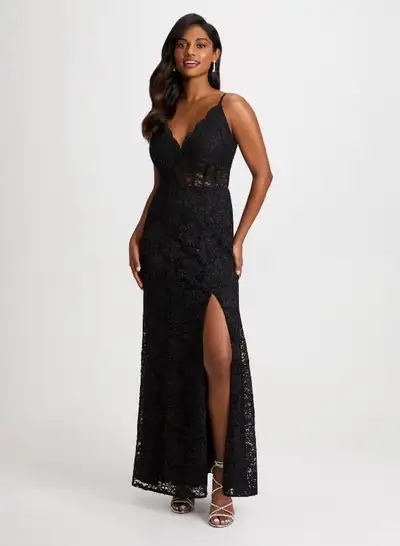 Robe de bal de marque Laura à vendre, comme neuve. Taille 2, fit comme une taille S voir un M. Fente...