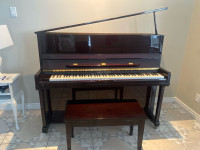 Piano Young Chang Modèle E118 acajou rouge avec banc