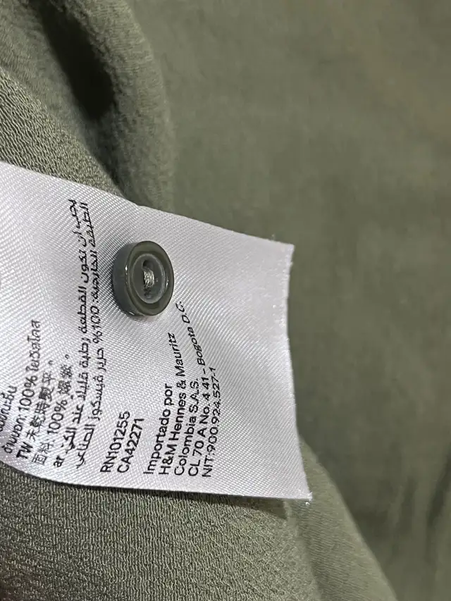 H&M army Green top sz 12 in Women's - Tops & Outerwear in Mississauga / Peel Region - Image 6