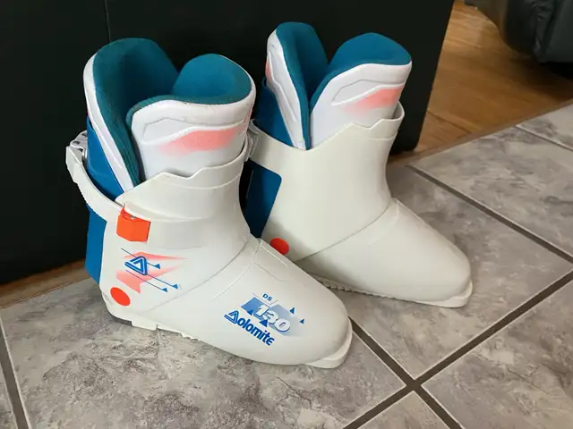 Ski boots size five  in Ski in Markham / York Region - Image 2
