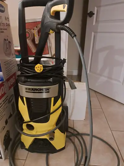 Karcher premium k5 2000psi utilisé 5 fois.