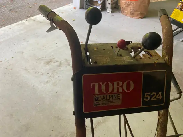 Toro Alpine 524 Snowblower in Snowblowers in Markham / York Region - Image 4