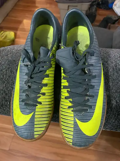 Men’s Nike indoor soccer shoes size:7, View more