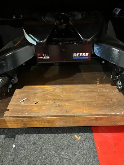 Selling my Reese Elite RE18 slider works fine with no issues. Has been sitting has a spare in my gar...