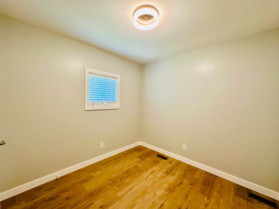 Beautifully renovated Cozy Mobile Home for Rent 1055 Chippewa Rd 4