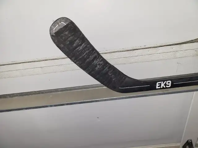 HPP26 - Statsny - 53 inches long Intermediate REKKER PP26FLEX 65 in Hockey in Winnipeg - Image 2