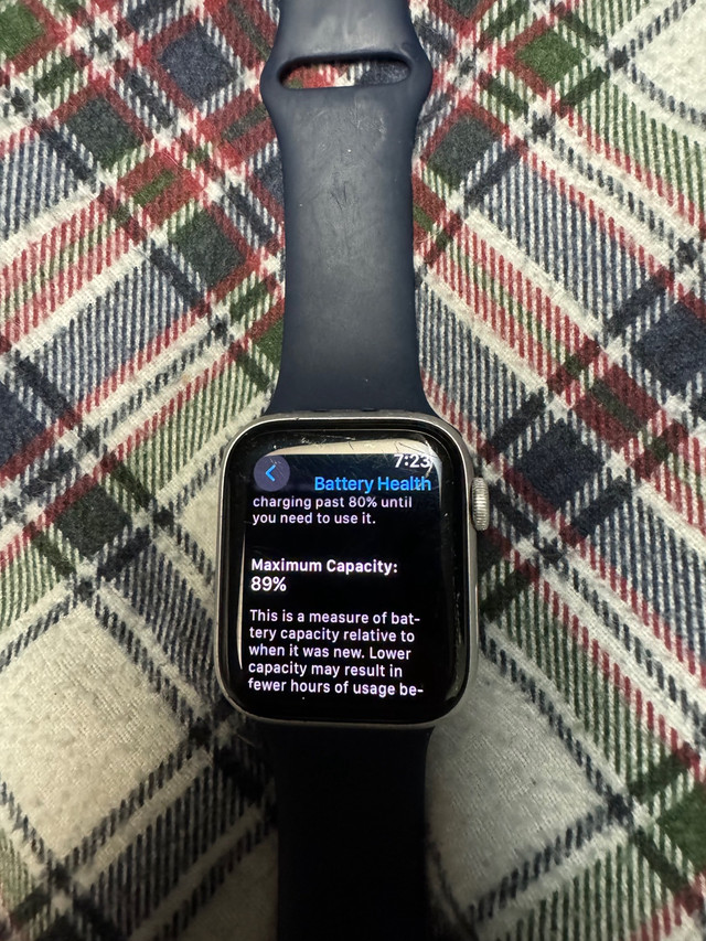 Apple Watch SE 44mm in Cell Phone Accessories in Oakville / Halton Region - Image 3