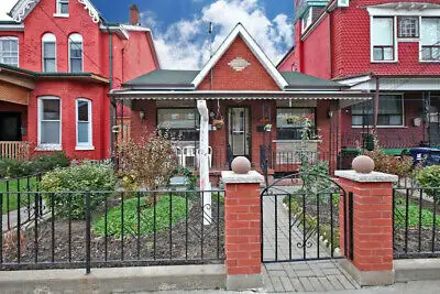 One furnished room in a 3-bedroom bungalow house in the heart of downtown Toronto. Looking for a fem...