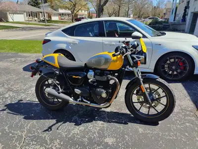 The Triumph Street Cup, a stylish 900cc Cafe Racer. Same motor with T100. (900cc) - Clean and Stock...