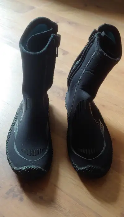 BARE Neoprene Booties 7mm, size 7 (US), 39 (EUR), View more