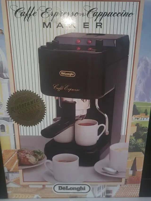 DeLonghi Espresso Cappuccino Maker in Coffee Makers in Mississauga / Peel Region - Image 2