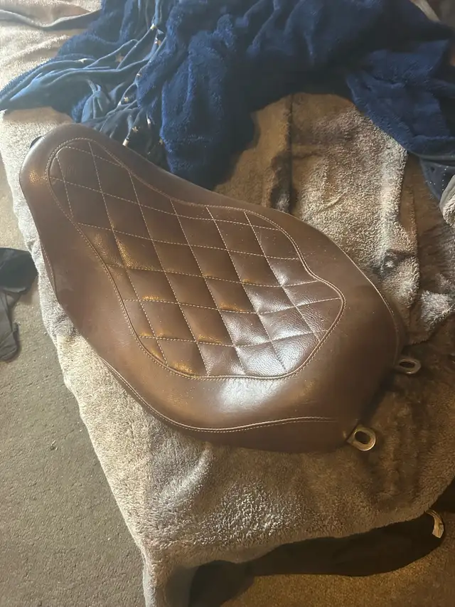 Mustang Solo seat from 1999 Electra glide in Touring in Belleville - Image 2