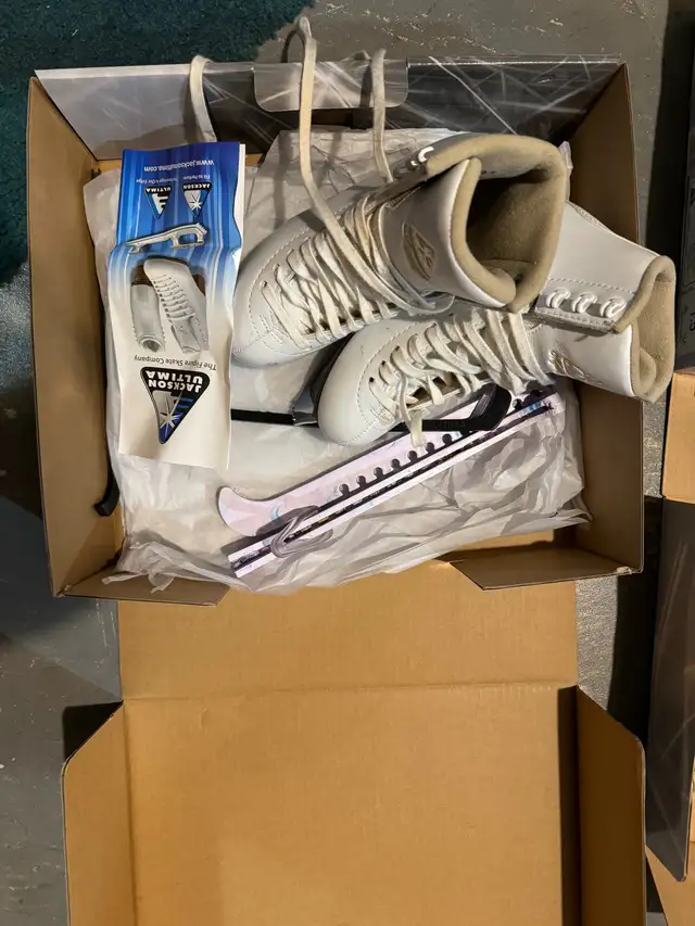 Figure Skates- Sizes 1.5 &3.5 in Skates & Blades in Hamilton - Image 5