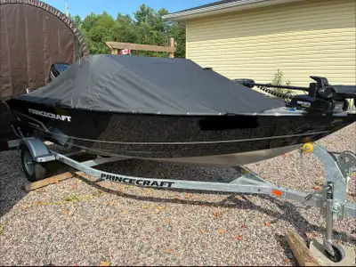 Skip the dealer fees, freight, and rigging costs! This boat is a pre tariff boat so you will save mo...